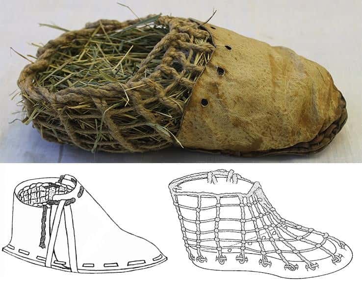 Giày cổ được làm từ da nai, da gấu và nhồi cỏ khô
